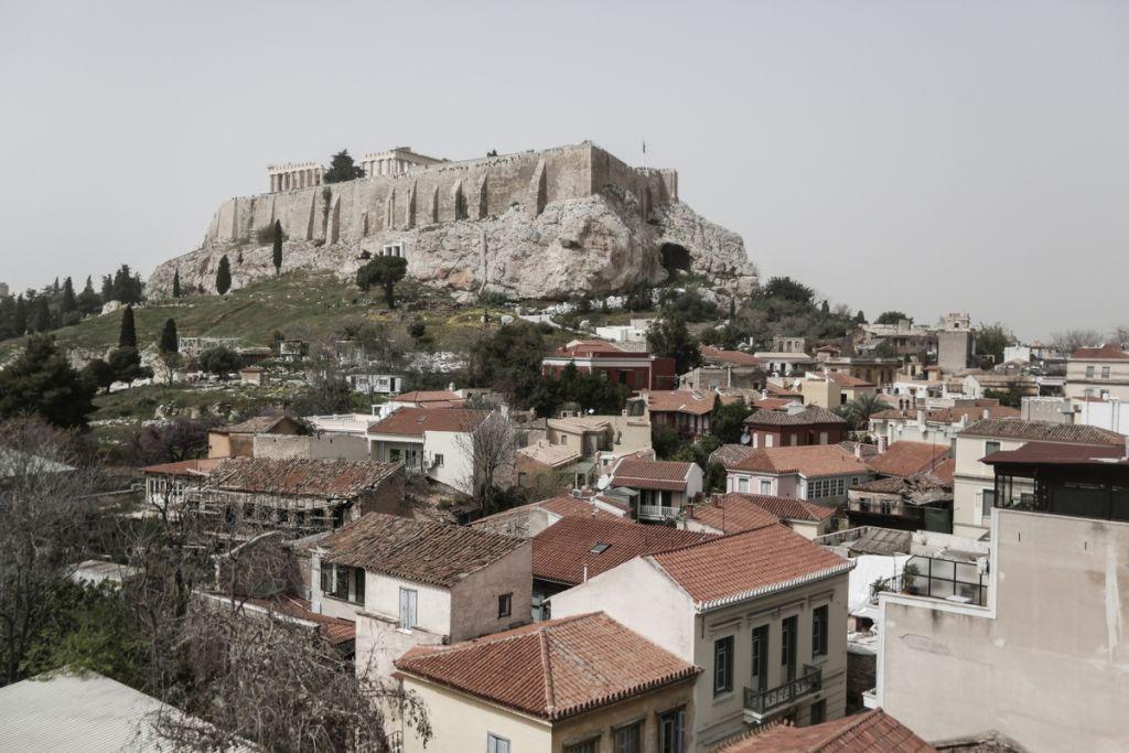 Άντρας έπεσε από την Ακρόπολη