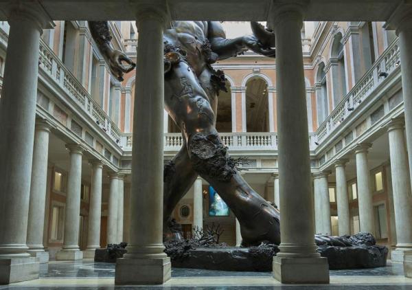 O «Δαίμονας» του Χιρστ ταξιδεύει στο Λας Βέγκας