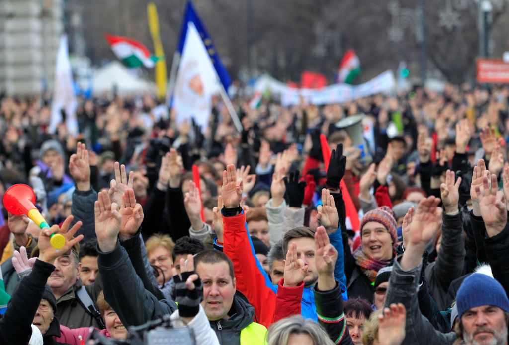 Ουγγαρία: Χιλιάδες διαδηλωτές στο δρόμο κατά του Ορμπάν