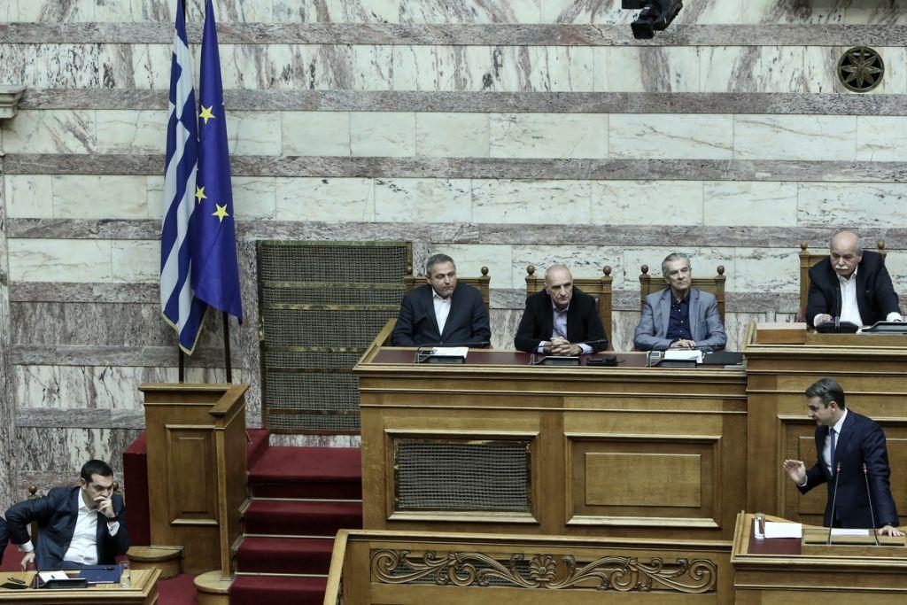 Η παρακμή στον καθρέπτη της Βουλής