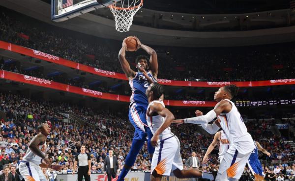 Ο Εμπίντ στην κορυφή του top 10