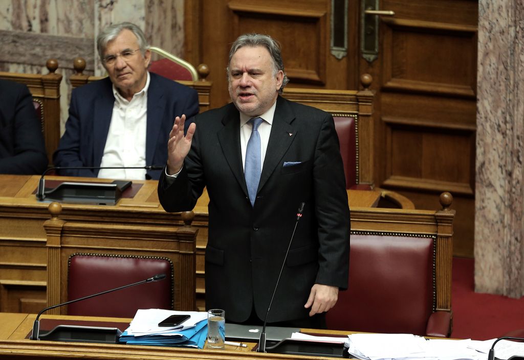 Παραδοχή Κατρούγκαλου ότι δεν αλλάζει το Σύνταγμα της ΠΓΔΜ πριν την κύρωση της Συμφωνίας από την Ελλάδα