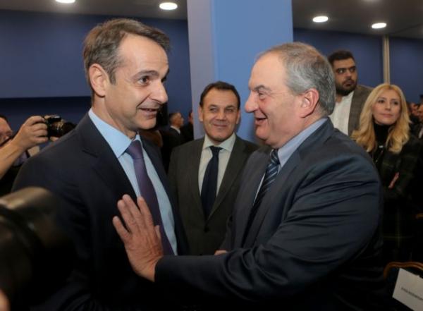 Mitsotakis: Tsipras must seek vote of confidence or call elections