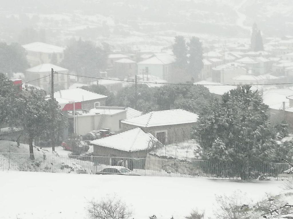 Κακοκαιρία: Κλειστά σχολεία στο Β. Αιγαίο – Απεγκλωβισμοί στη Χίο