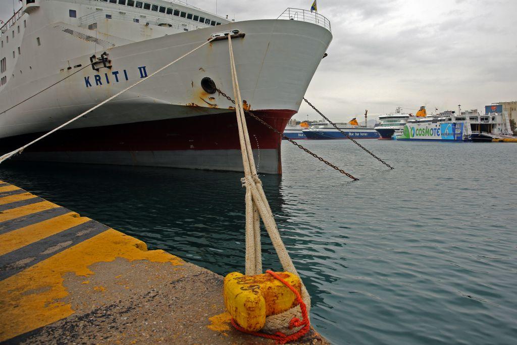 Δεμένα τα πλοία στα λιμάνια – Ποια δρομολόγια δεν πραγματοποιούνται