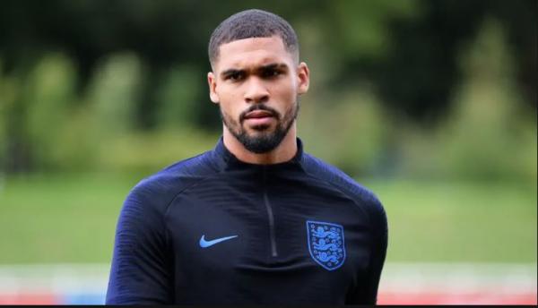 Λόφτους Τσικ: «Δεν ισχύει ότι είμαι γκέι»