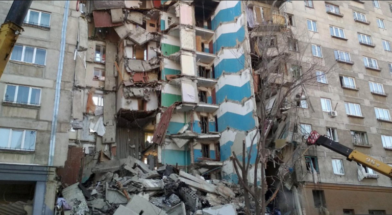 Ρωσία: Πάνω από 400 οι άστεγοι από την κατάρρευση της πολυκατοικίας στο Μαγκνιτογκόρσκ