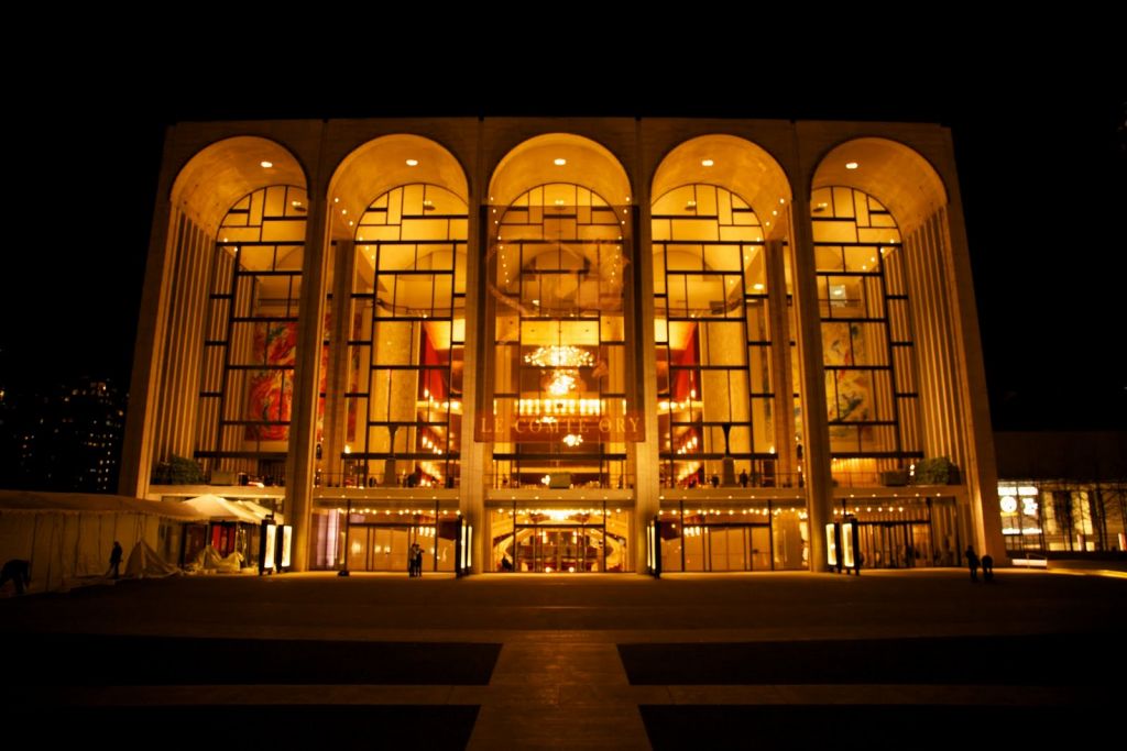 Η «Τραβιάτα» και η παραγωγή στην Metropolitan Opera…