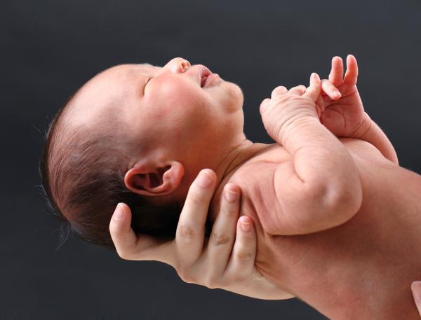 ΔιαΝΕΟσις: Η Ελλάδα συρρικνώνεται – Λιγότερες από 100.000 γεννήσεις ετησίως