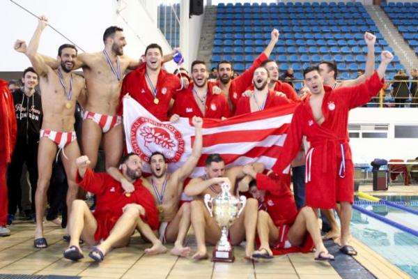 Συνεχίζει να γράφει ιστορία ο Ολυμπιακός, σήκωσε το 20ο Κύπελλο στο πόλο