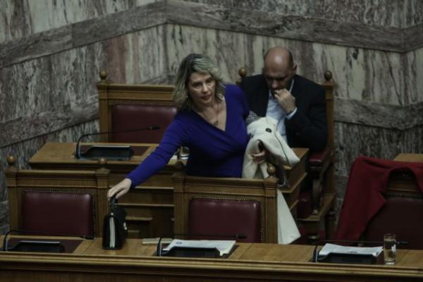 «Πράσινο φως» στην Παπακώστα να ψηφίσει τη Συμφωνία των Πρεσπών