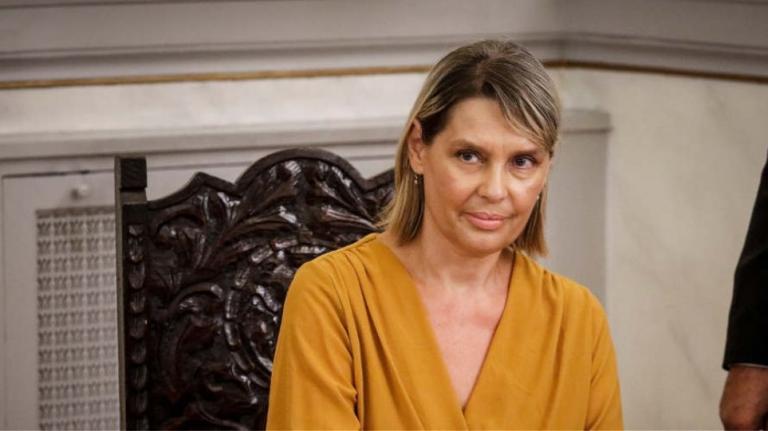 Υπέβαλε παραίτηση η Παπακώστα μετά τις απειλές για την ζωή της