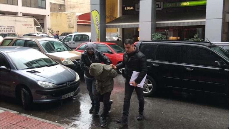 Δολοφονία στον Πειραιά: Προθεσμία για να απολογηθεί αύριο έλαβε ο δράστης