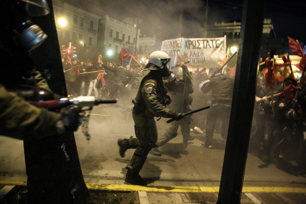 Ένταση και χημικά στην πορεία διαμαρτυρίας για την Μέρκελ