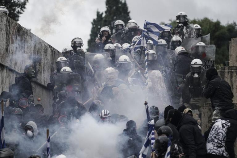 Χουντική συμπεριφορά : Ρίχνουν χημικά για να διαλύσουν το συλλαλητήριο για τη Μακεδονία