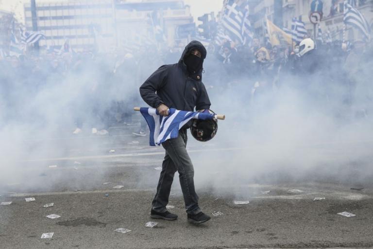 Το ακροδεξιό αυγό του φιδιού ξανά στο προσκήνιο και τα κόμματα «χορηγοί» του