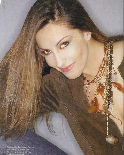 Γιατί χλευάζεται η Άντζυ Σαμίου;