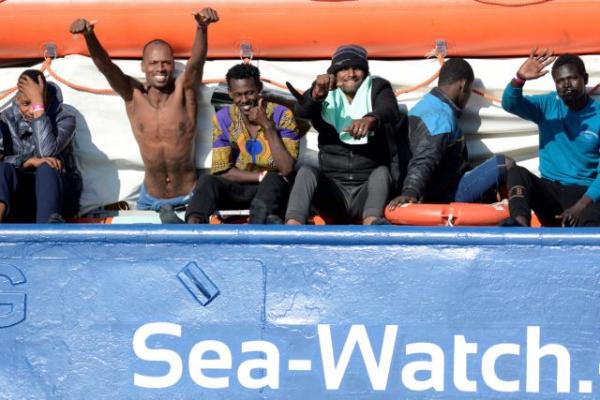 Στη Σικελία θα αποβιβαστούν οι 47 μετανάστες του Sea-Watch 3