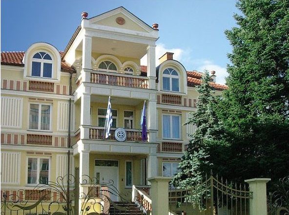 Σκόπια : Εσπασαν δυο οχήματα του ελληνικού προξενείου στο Μοναστήρι