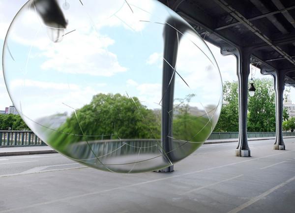 «Slow drop» κάτω από μια γέφυρα μετρό στο Παρίσι