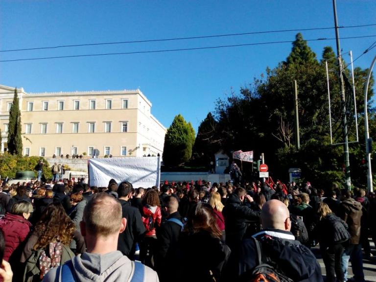 ADEDY civil service umbrella union strikes as teachers’ unions demand rescinding of hiring bill