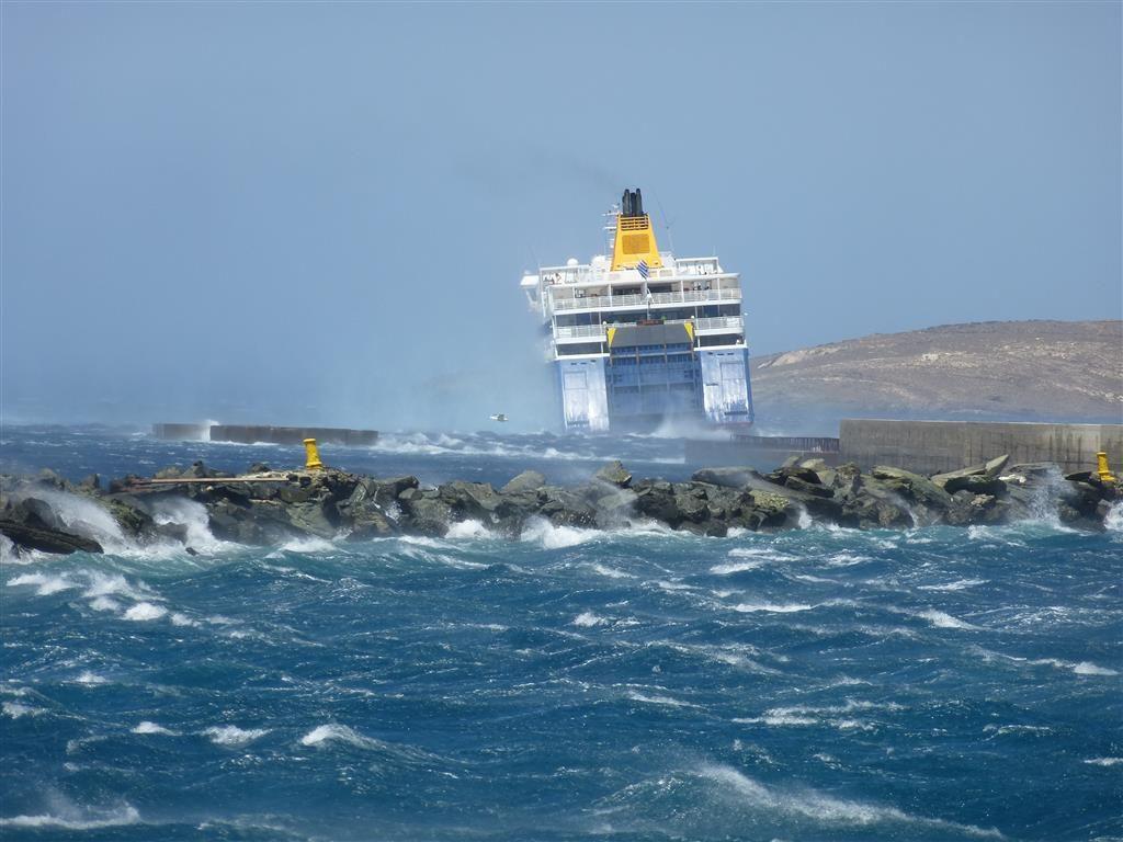 Συνεχίζονται τα προβλήματα στις ακτοπλοϊκές συγκοινωνίες