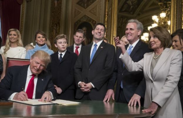 ΗΠΑ: Κλιμακώνεται η σύγκρουση Τραμπ – Πελόζι