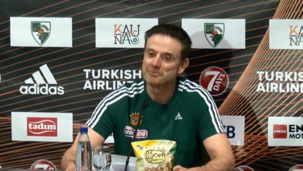 Οι Λιθουανοί δημοσιογράφοι χειροκρότησαν τον Πιτίνο!