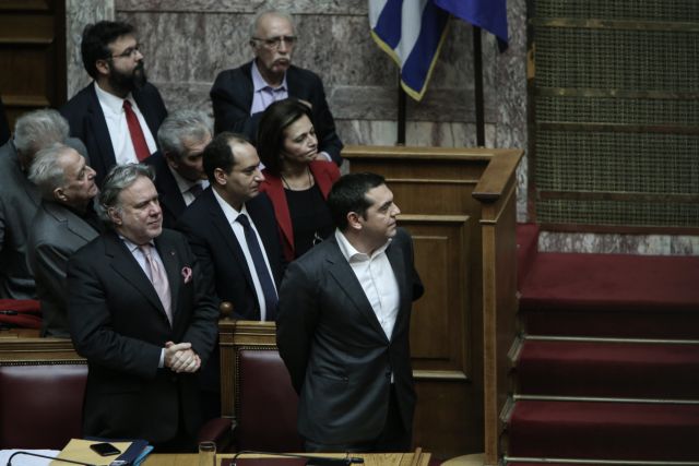 Παρενέργειες της κυβέρνησης - κουρελού: Πρωτόγνωρες καταστάσεις στη Βουλή, εμπλοκή στα νομοσχέδια