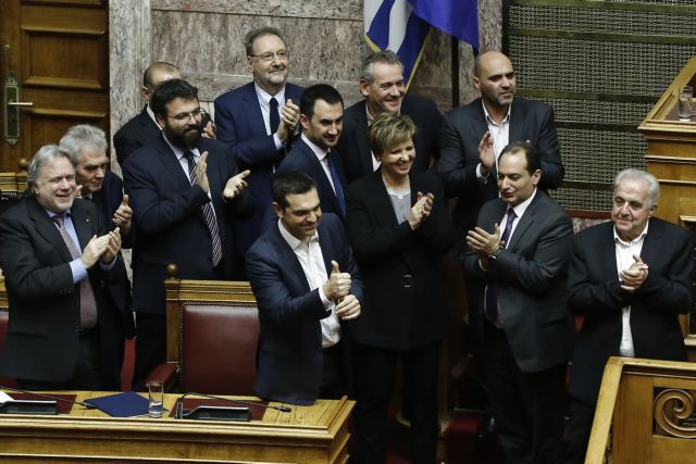 Government squeaks through confidence vote, rocky road ahead