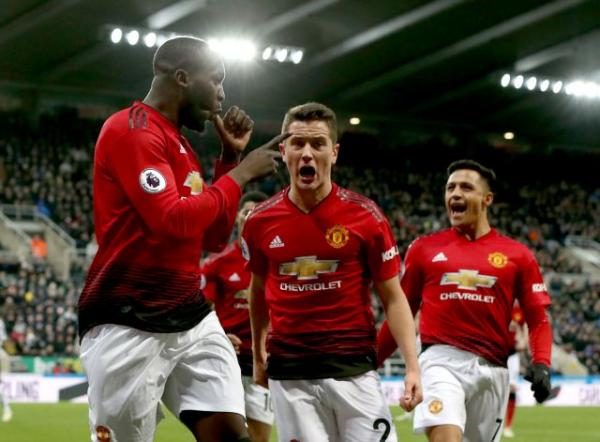 Ασταμάτητη η Γιουνάιτεντ, νέα γκέλα η Τσέλσι