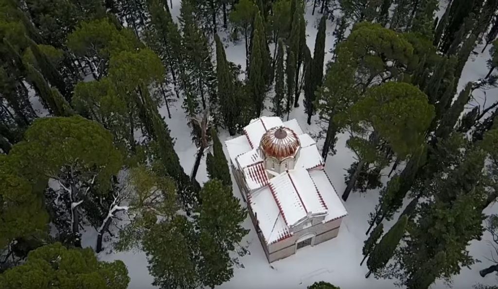 Εντυπωσιακό... από αέρος βίντεο από το χιονισμένο Τατόι