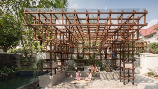 Κοτέτσι, ενυδρείο και βιβλιοθήκη σε μια κατασκευή