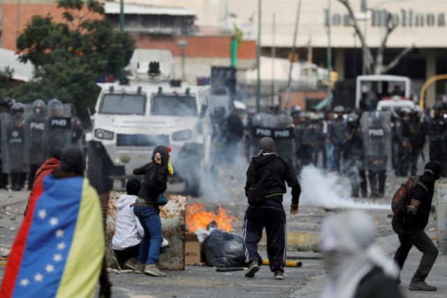 Οι ΗΠΑ αποσύρουν διπλωμάτες και προειδοποιούν τους πολίτες τους στη Βενεζουέλα