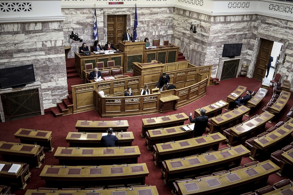Βουλή: Σε κλίμα έντασης η ψηφοφορία - Χωρίς δεδηλωμένη ο ΣΥΡΙΖΑ