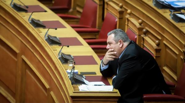 «Εγκλωβισμένος» στη Βουλή ο Πάνος Καμμένος