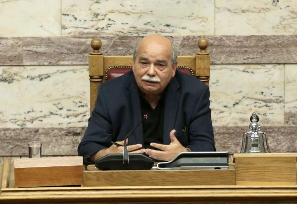 Οργανωμένο σχέδιο από ακραίες ομάδες για εισβολή στη Βουλή καταγγέλλει ο Βούτσης