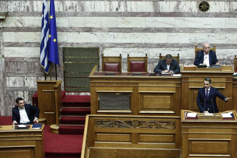 Τα αφηγήματα Τσίπρα και Μητσοτάκη το 2019 για την πορεία της οικονομίας