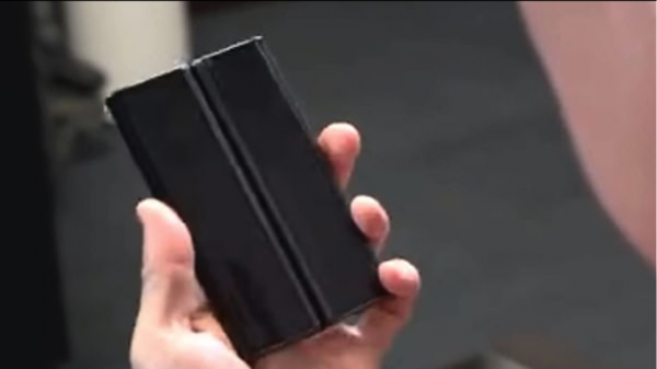 Η κινεζική Xiaomi παρουσίασε το πρώτο «έξυπνο» κινητό τηλέφωνο που διπλώνει στα τρία