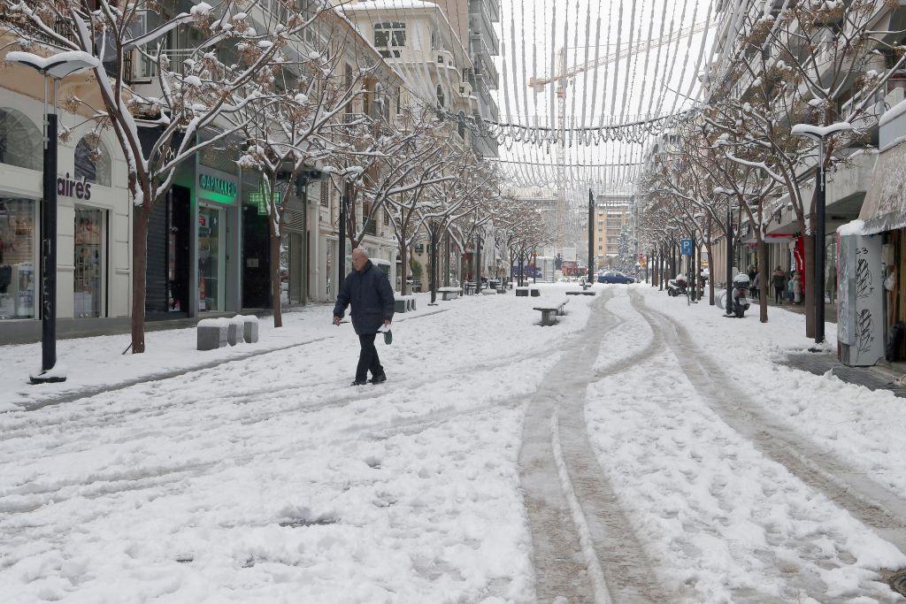 Θεσσαλονίκη: Προβλήματα στο οδικό δίκτυο, κλειστό το ΤΕΙ και παιδικοί σταθμοί