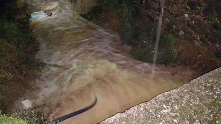 Πλημμύρες στην Κω από τη σφοδρή βροχόπτωση (βίντεο)