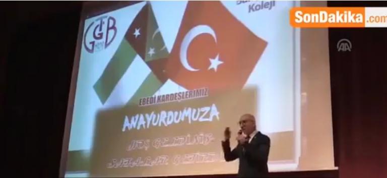 Σημαία της «Ανεξάρτητης Δυτικής Θράκης» σε εκδήλωση με μειονοτικούς μαθητές