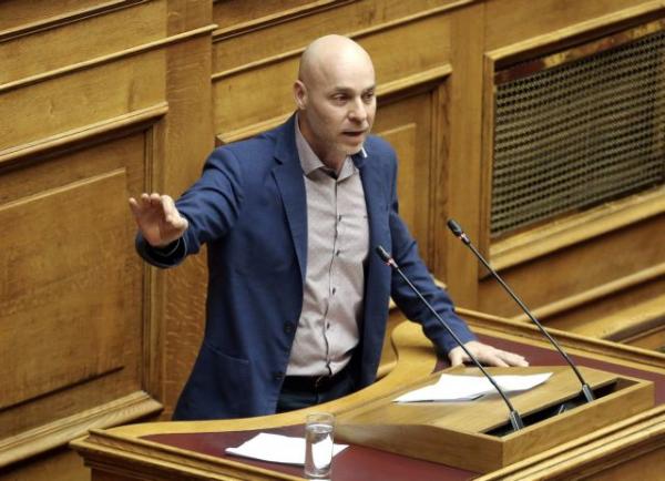 «Σφαγή» στη Βουλή ανάμεσα σε Καμμένο και Αμυρά