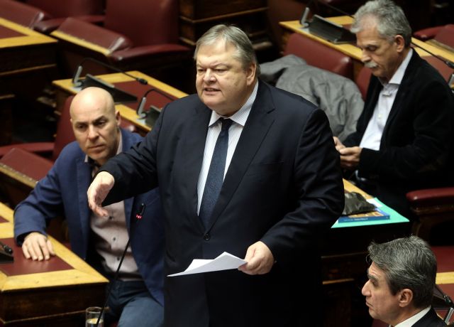 «Πυρά» Βενιζέλου κατά Καμμένου για τα αντισταθμιστικά των F-16