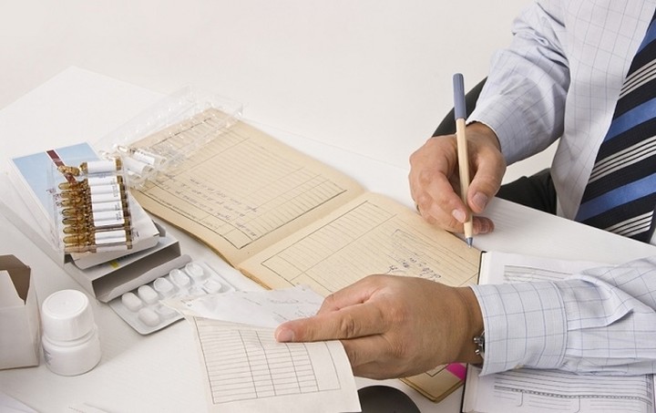 Καταργούνται τα βιβλιάρια υγείας – Πως θα γίνεται η εγγραφή των φαρμάκων