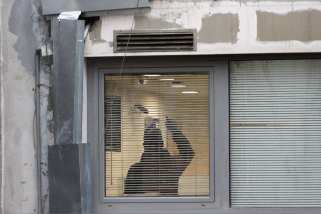 Θεσσαλονίκη: Παραδόθηκε ο άντρας που είχε ταμπουρωθεί σε τράπεζα