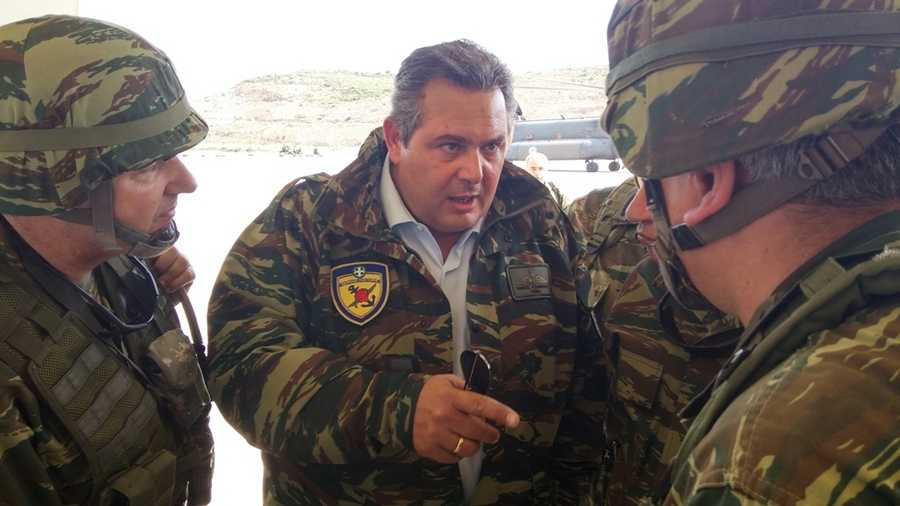 «Καλημέρα» με έπαρση της σημαίας από Καμμένο