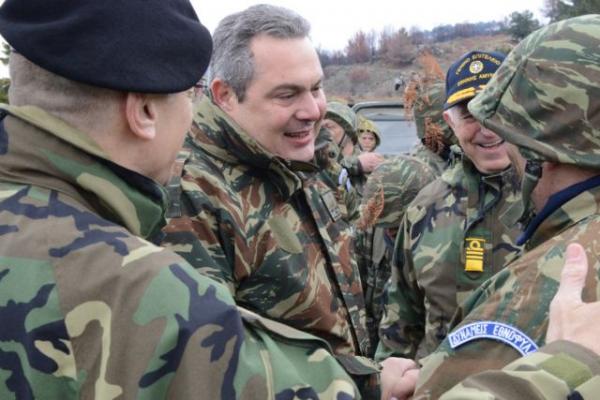 Ο Καμμένος αποχαιρέτησε τους αρχηγούς των γενικών επιτελείων