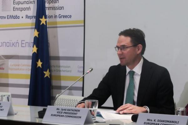 Οι αυξήσεις μισθών πρέπει να συνδέονται με την παραγωγικότητα, το μήνυμα της Κομισιόν