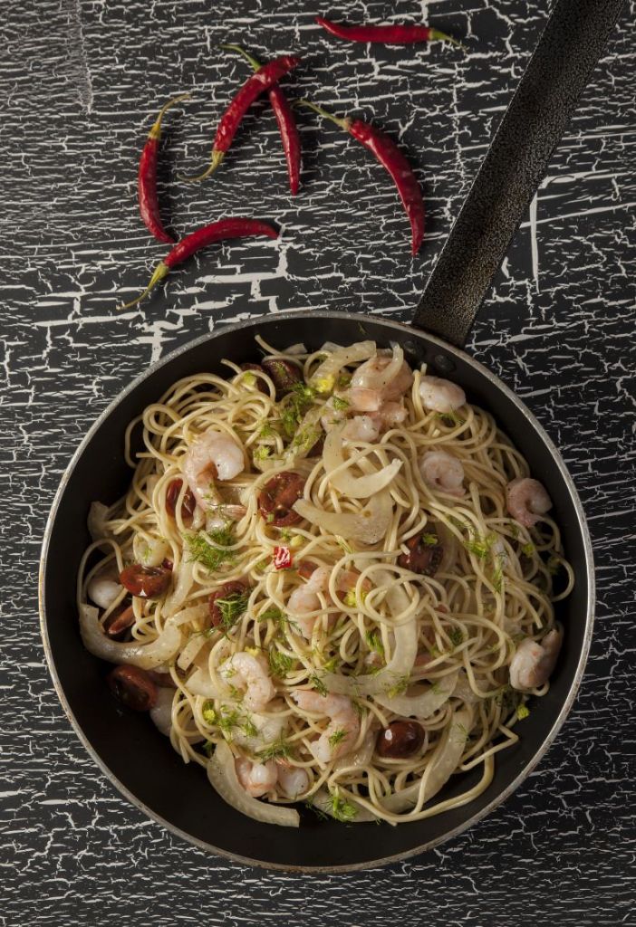 Μακαρόνια με γαρίδες και μαραθόριζα